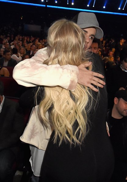 biebersmaniabr's tweet photo. Justin com Meghan Trainor no AMA 2015 - 22 de Novembro.
#BieberOnAMAs #BieberMBRAMAs https://t.co/X5ZSKqabzc