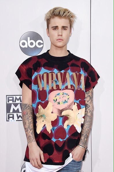 ibiebersIays's tweet photo. RT TO BURN SOMEONE'S TIMELINE. 🔥 https://t.co/JwjFn9WJS9
