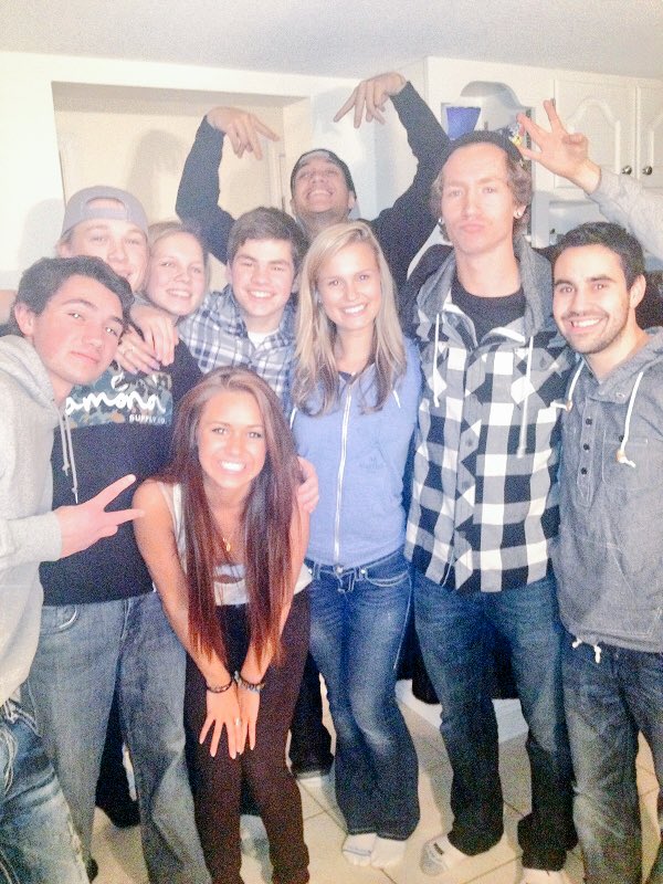 susiestevenss's tweet photo. Throwback Sunday because Ben finally told our parents the real story of our broken table #rip https://t.co/HvwUnQftXM
