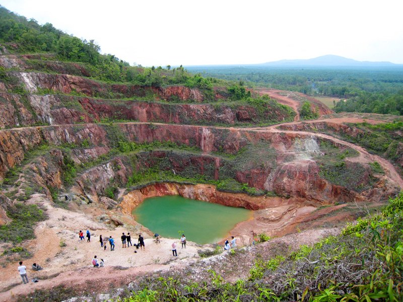 detikcom's tweet photo. Kawah Bekas Tambang yang Bisa Berubah Warna di Belitung https://t.co/fiby3xZPfI via @detikTravel https://t.co/U3vsqFXaG5