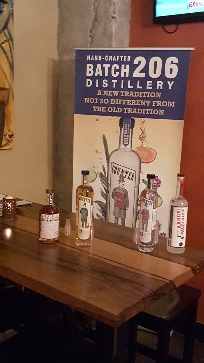 vivadarkbrandon's tweet photo. Thanks for a fun night tonight @hechoinseattle! Definitely worth a visit when you're around Phinney! https://t.co/xXa5EespqM