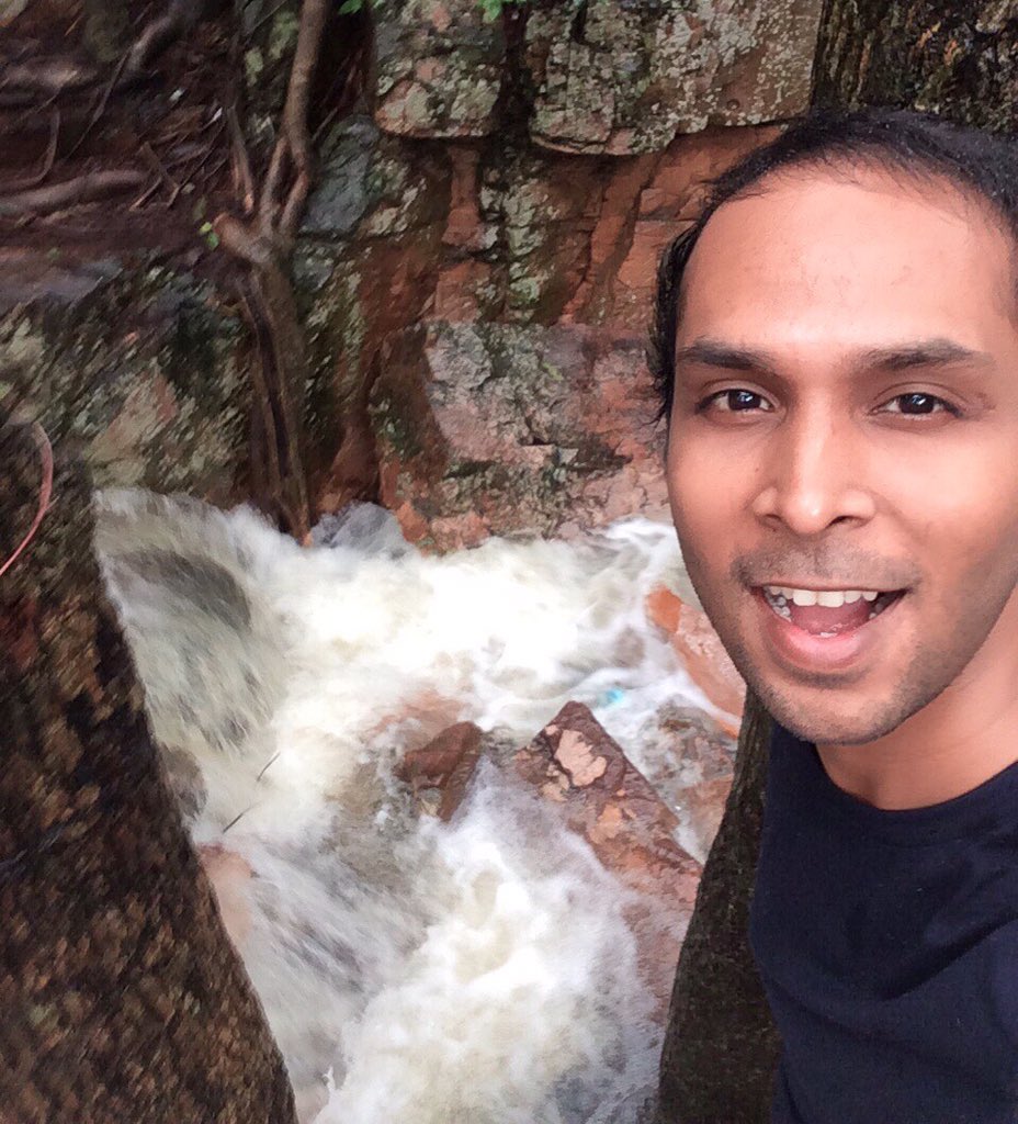rahulkumar2801's tweet photo. #Waterfall &amp; Me https://t.co/CHzTqLEVrq