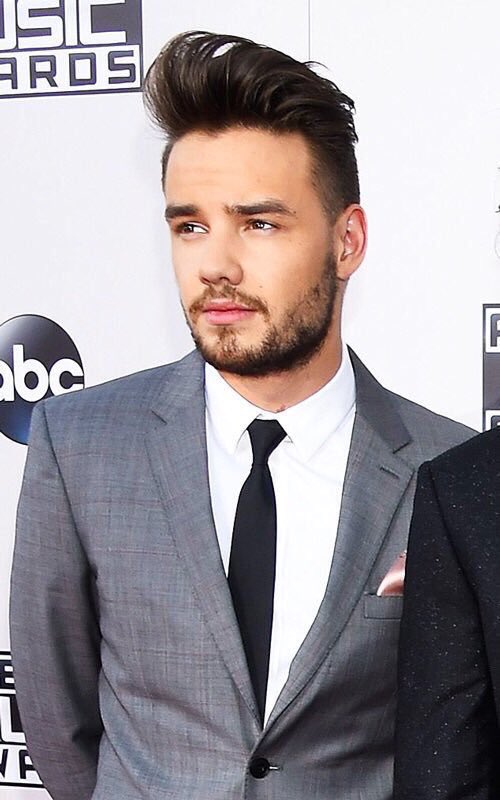 barbosapaulinaa's tweet photo. The boys on the red carpet at the AMAs https://t.co/74BdAwBvx1