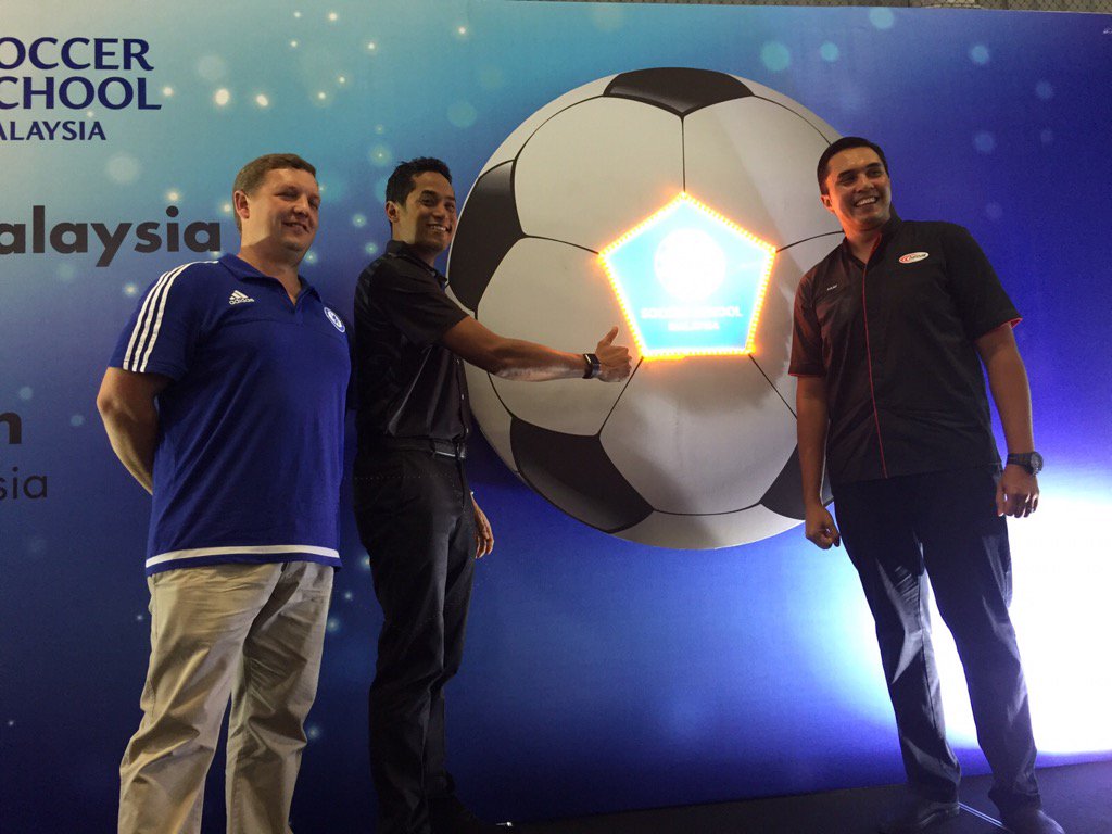 Khairykj's tweet photo. Launching Chelsea Soccer School Malaysia. Painful! https://t.co/knHnNvniFr