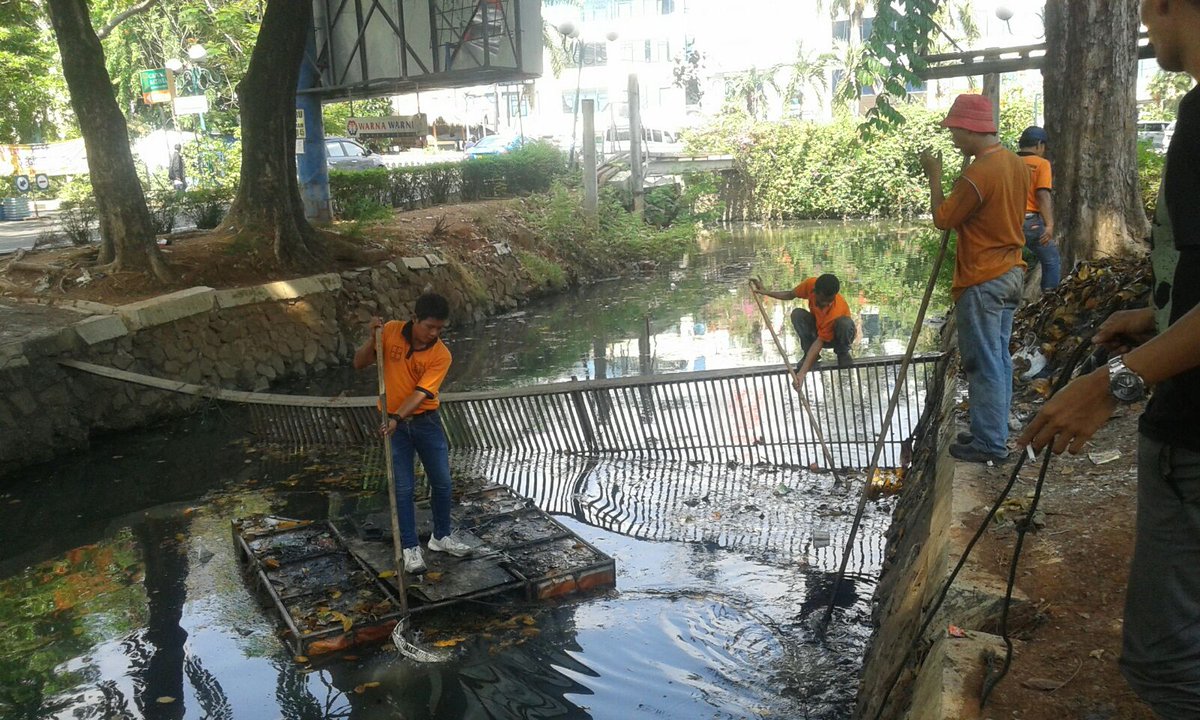 Giat saluran PHB NiasRaya <a href="/KebersihanDKI/">Kebersihan DKI</a> <a href="/IsnawaAdji/">isnawa adji</a> <a href="/bangAli_MH/">Ali Maulana Hakim</a> <a href="/BondanDE/">Bondan Dyah Ekowati</a> <a href="/BasrudinP/">basrudin gading</a> <a href="/basuki_btp/">Basuki T Purnama</a> <a href="/reffendi13/">Rustam Effendi</a>