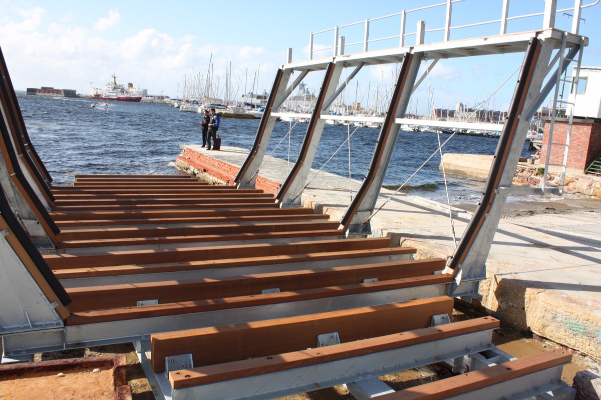 Cladocalyx, a class one heavy hard wood. Very durable very dens and perfect for marine applications.
#shipping #wood