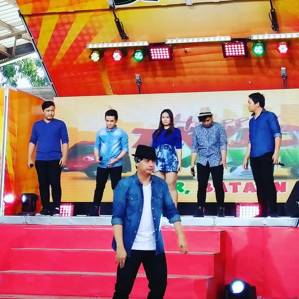acapellagoPH's tweet photo. Maraming salamat sa lahat ng sumubaybay sa Guesting ng Acapellago sa 'Happy Truck ng Bayan' 😊 #APG #HTNB #tvguesting https://t.co/8vNbM6Fs01