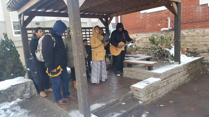 Reaching_Hands_'s tweet photo. Street Church #ReachingHands #Romans1:16 https://t.co/CaSN47u54g