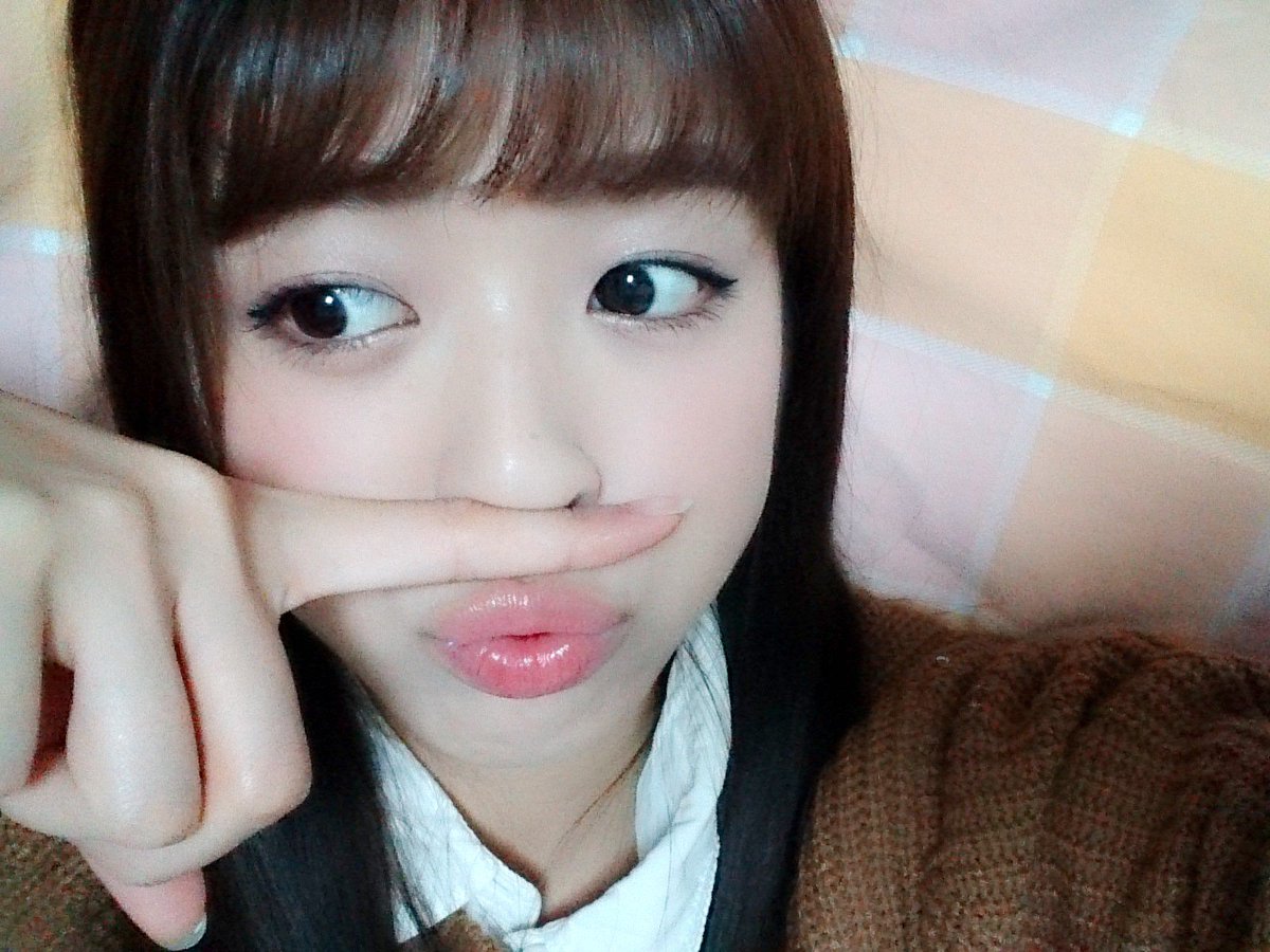 長谷川愛 鼻の下ヒリヒリする 乾燥してる O O T Co Ll9u3ueqvl