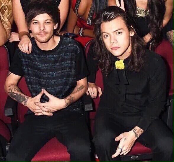 FichyTommo's tweet photo. просто
 #LetsComeOutLarry https://t.co/xVfGU92Y0R