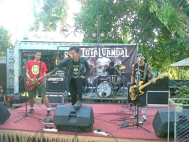 RTM <a href="/LingkarArt/">Lingkar Art Space </a> anniversary total vandal \m/