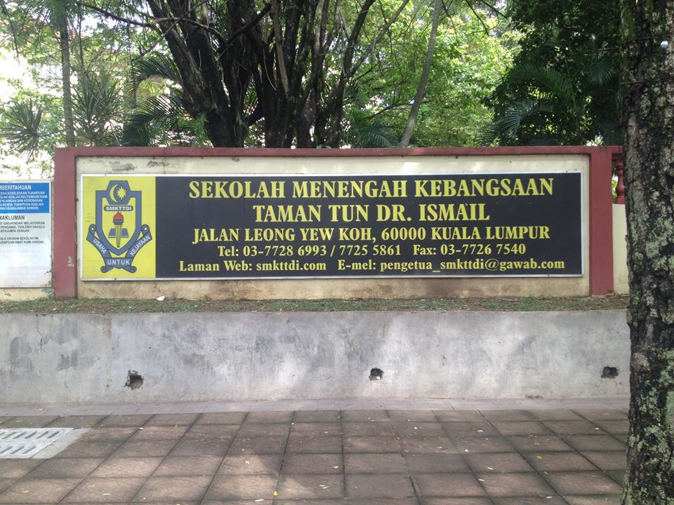 SafetySdc's tweet photo. Hari KE-LIMA agihan #DiscountVoucherRM100 kepada murid2 SPM Batch 98's pada 16 November 2015 di
@SMKTAMANTUNDRISMAIL https://t.co/Gc13OeVu79