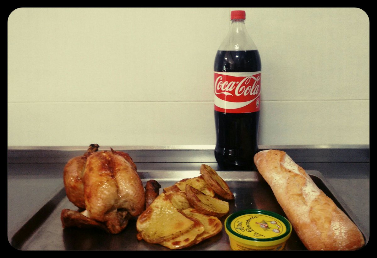 asaderolis's tweet photo. REGALAMOS #COMIDA! Sorteamos este 'Kit Dominguero'. Solo sigue esta cuenta y retuitea este mensaje. #FelizLunes ;) https://t.co/LQ3F0Tfdoq
