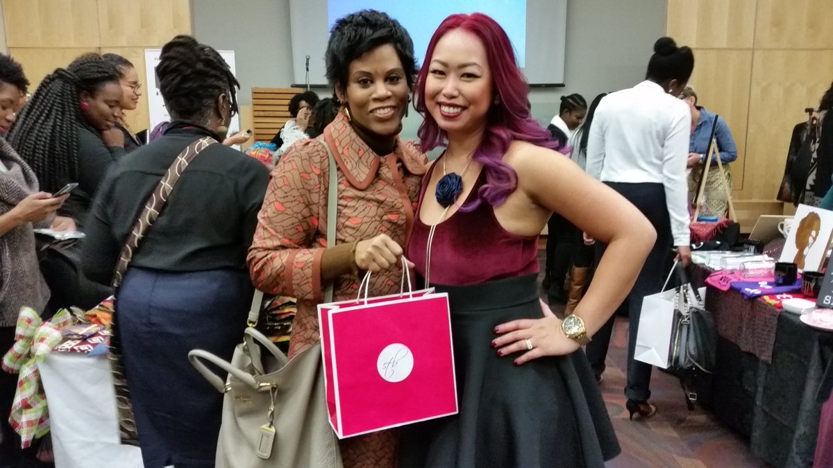 howshehustles's tweet photo. What a gift! @MarciIen stops by to shop from @staytruebeauty at #howshehustles 1st all women's #popupshop! https://t.co/QUsHtOXsBd