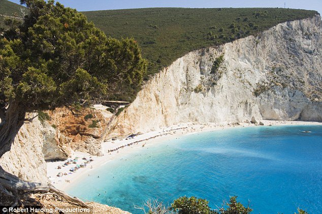 Caught on camera: an #earthquake DESTROYS one of the world's most beautiful beaches!
dailymail.co.uk/travel/travel_…