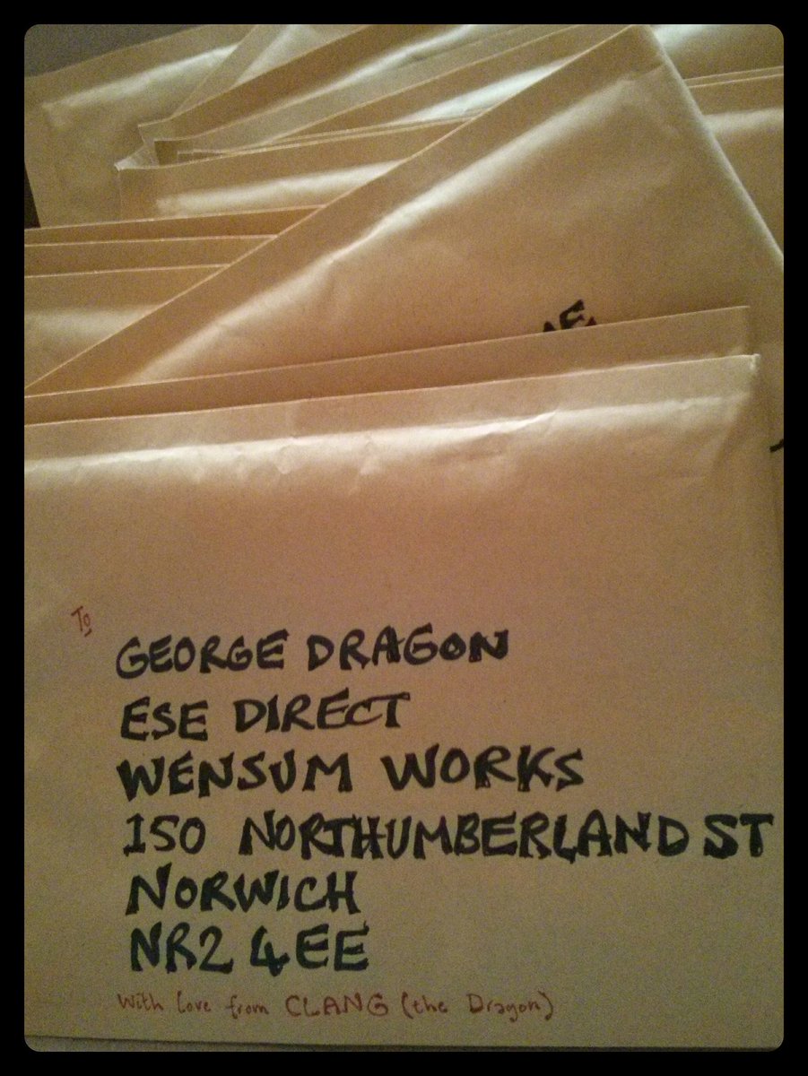 GoGoClang's tweet image. My artist @RobertaWoodArt has FINALLY finished my goody bags! @GoGoDragons2015 @npsgroupuk @breakwriter @TheBaseCT