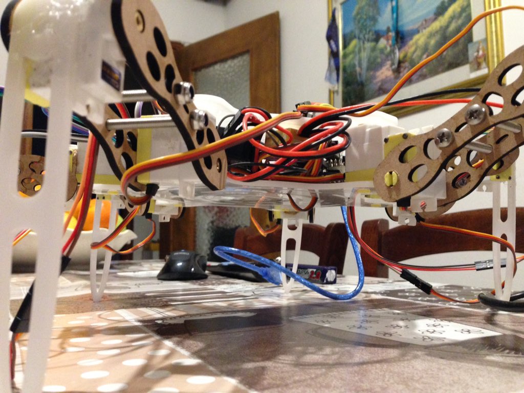 AmuroGameDev's tweet photo. #roboticspider 4.0 @arduino @HelloWitLab @3DUrbanEssence @adafruit @make #hexapod stay tuned #wow https://t.co/5JFMjdCZoy