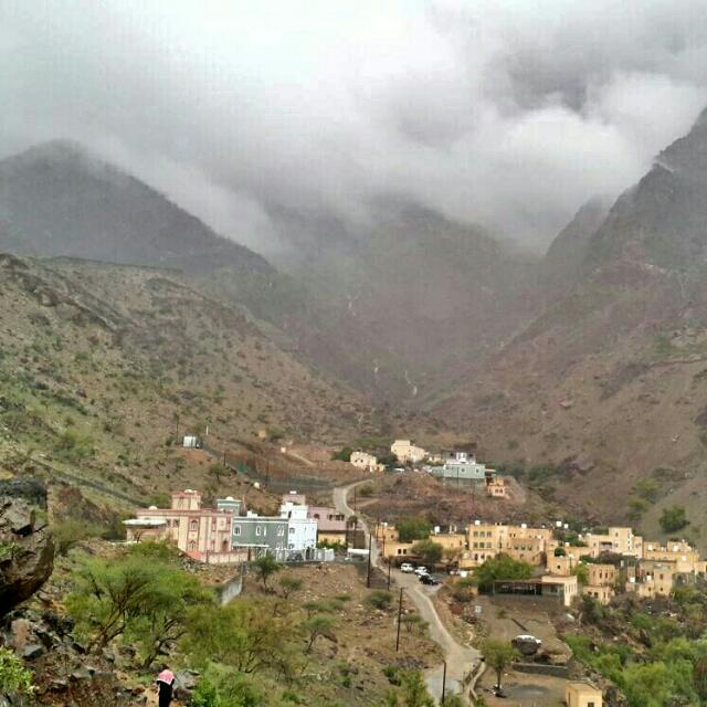 قريه الحاجر بين أحظان جبل شمس