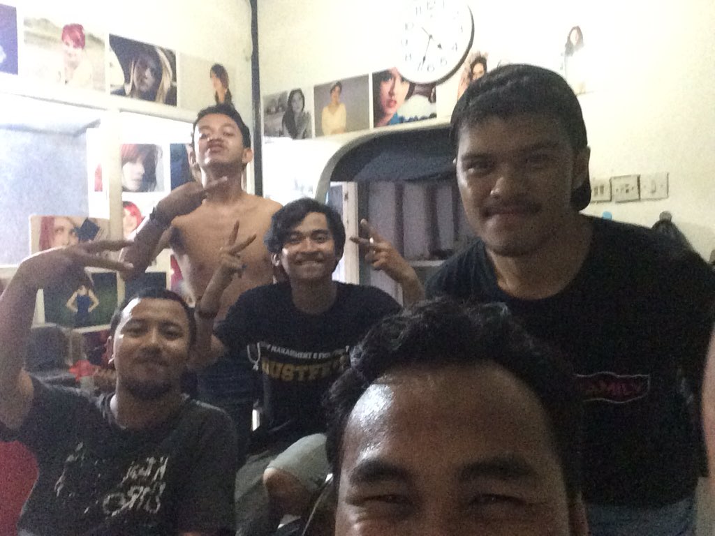 lagi dalam proses merampungkan tugas besar nih. tunggu tanggal main nya yes!