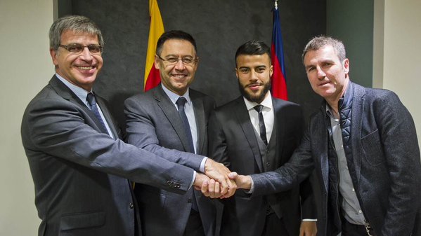 footmercato's tweet photo. #Rafinha a signé son nouveau contrat qui le lie au #Barça jusqu'en 2020. https://t.co/Ii4OpKYPmA