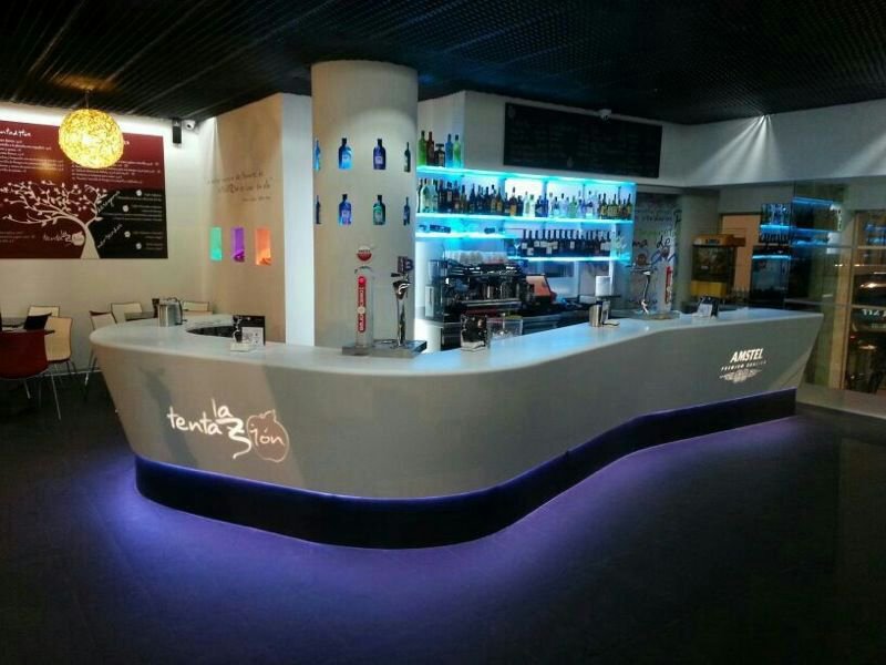 RenderTech's tweet photo. Barras para bares en piedra artificial #Krion (#Porcelanosa) retroiluminadas con #Panelux.
#Barrabar https://t.co/faGE3kcVKo