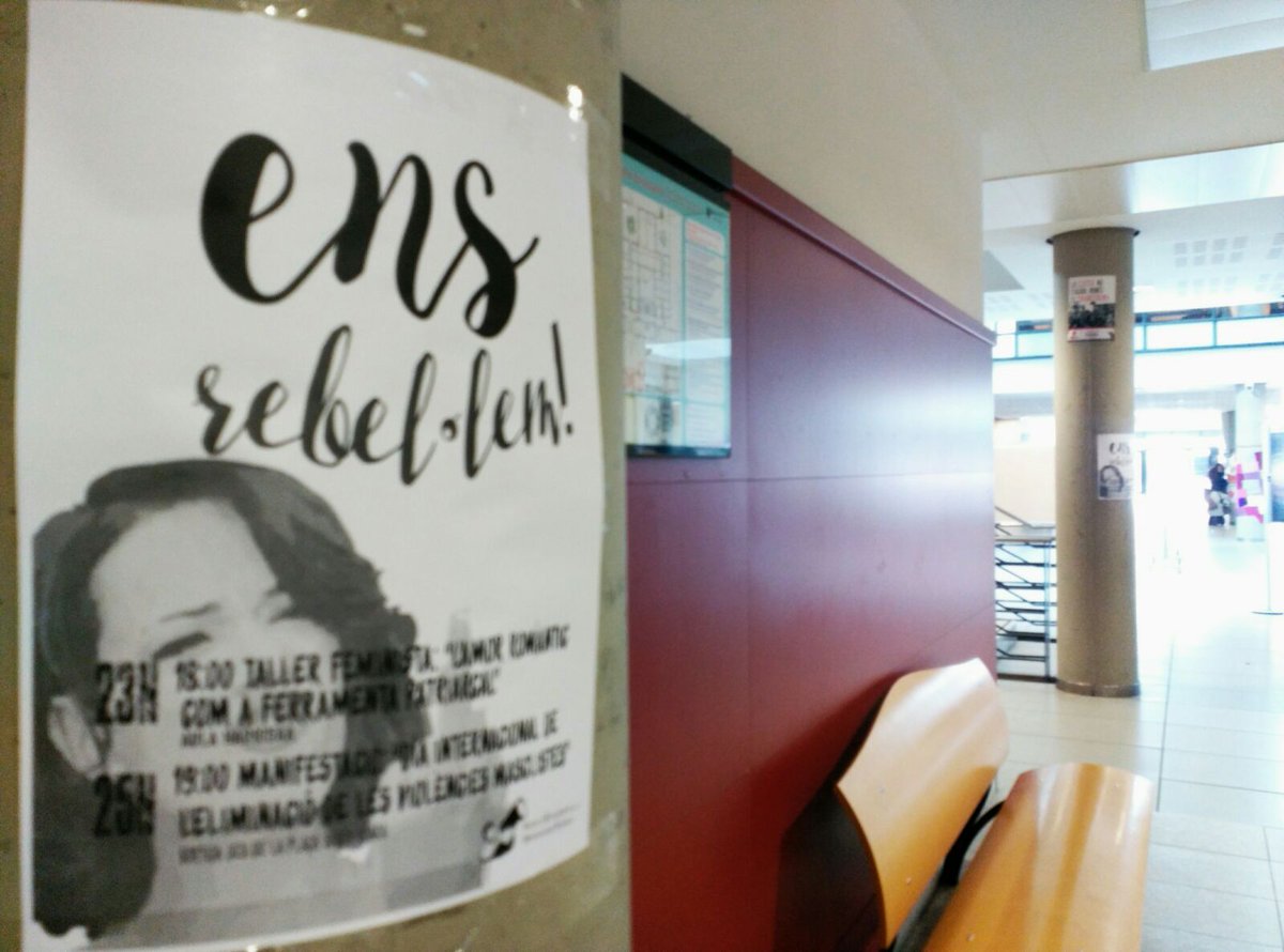 FEUPUJI's tweet photo. Aquest matí hem encartellat l'UJI. Continuem amb la difusió de les Jornades Feministes que inicien hui. T'esperem! https://t.co/g8HNyw1FY8