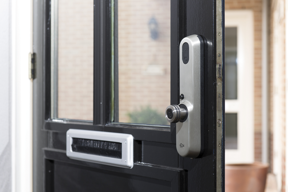 Trots zijn wij op onze samenwerking met <a href="/Invited_NL/">Invited Smart Lock</a> raamendeuronline.nl/ten-hulscher-b…
