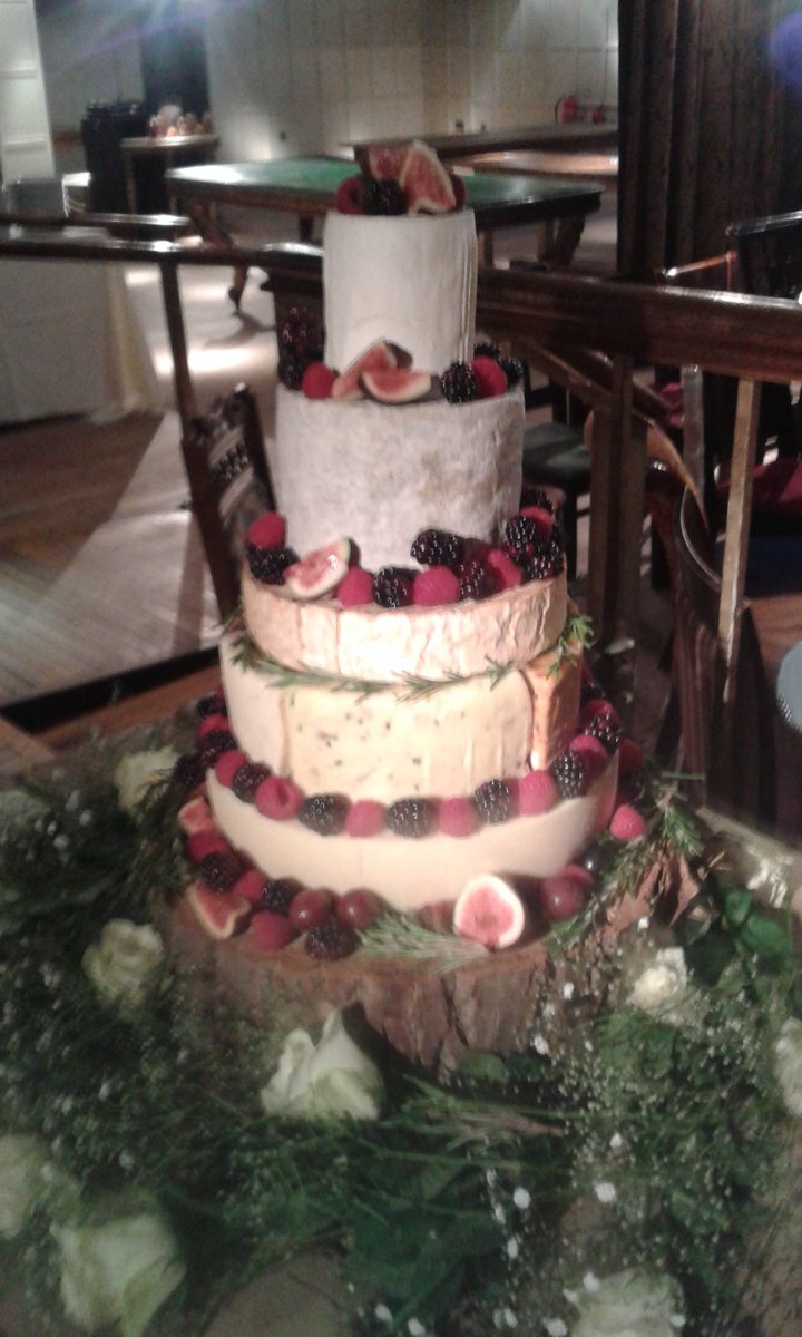 Nclmarkets's tweet image. Georgeous cheese "cake" from @matthewscheese in the great @graingermarket  @Nclmarkets  - thanks lisa!