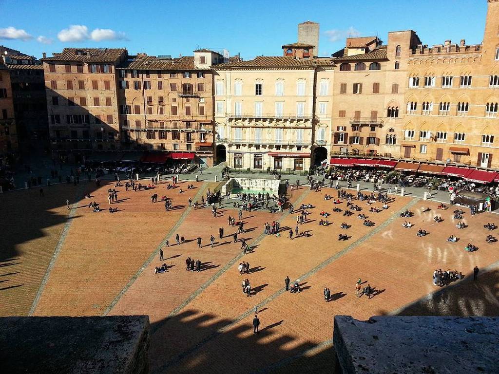 tuscanygram's tweet photo. #Siena #tuscany #italy #piazzadelcampo #beautiful #torredelmangia #volgotoscana #igerstosc… https://t.co/Wh5NZZV7nJ https://t.co/vvPChzdWFN