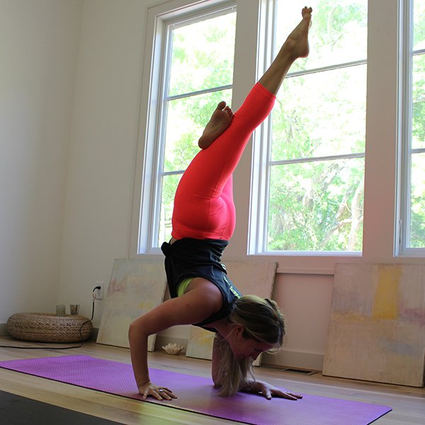 WomensHealthMag's tweet image. Why everyone needs to stop saying yoga doesn't count as a workout: spr.ly/6016BRiBG