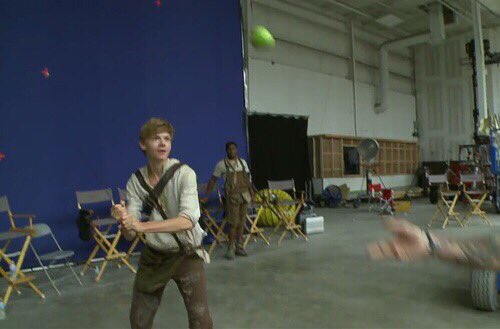 Retweet this tweet because Thomas playing with a ball is just too adorable!! 😍 #PHWantsTMRandTSTCast