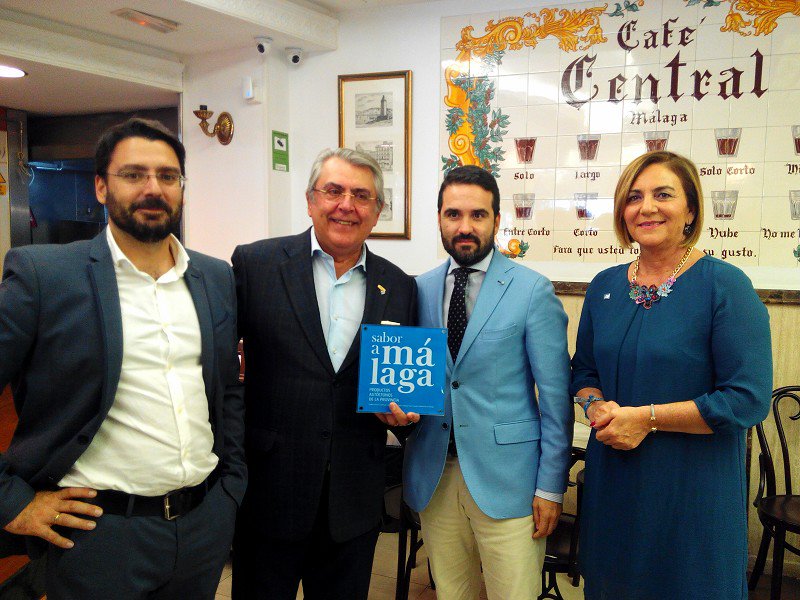 diputacionMLG's tweet photo. El distintivo @SaboraMalaga ya luce en @palmeralmalaga @LoGuenoMalaga @MellizosGrupo y @CentralMalaga. #gastronomía https://t.co/clK1x259lk