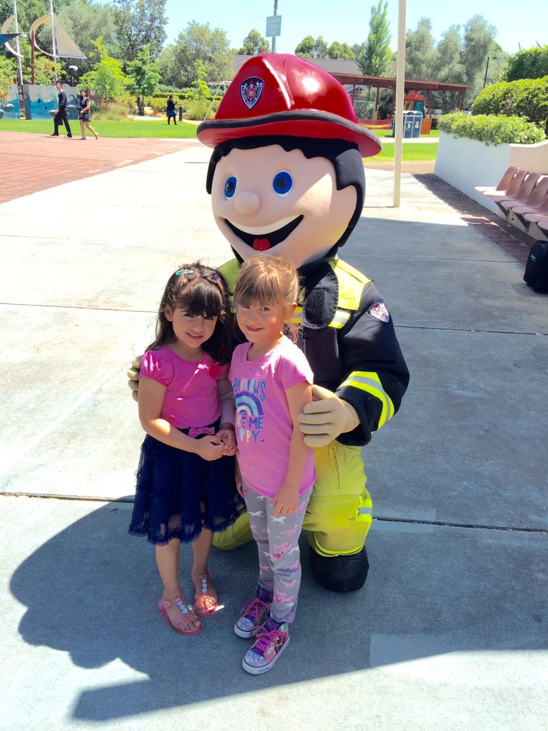 pacman6009's tweet photo. Olivia &amp; Madeline with #BernieCinders from @FRNSW  ... where is @BandagedBear ?? https://t.co/CnE4GADjSP