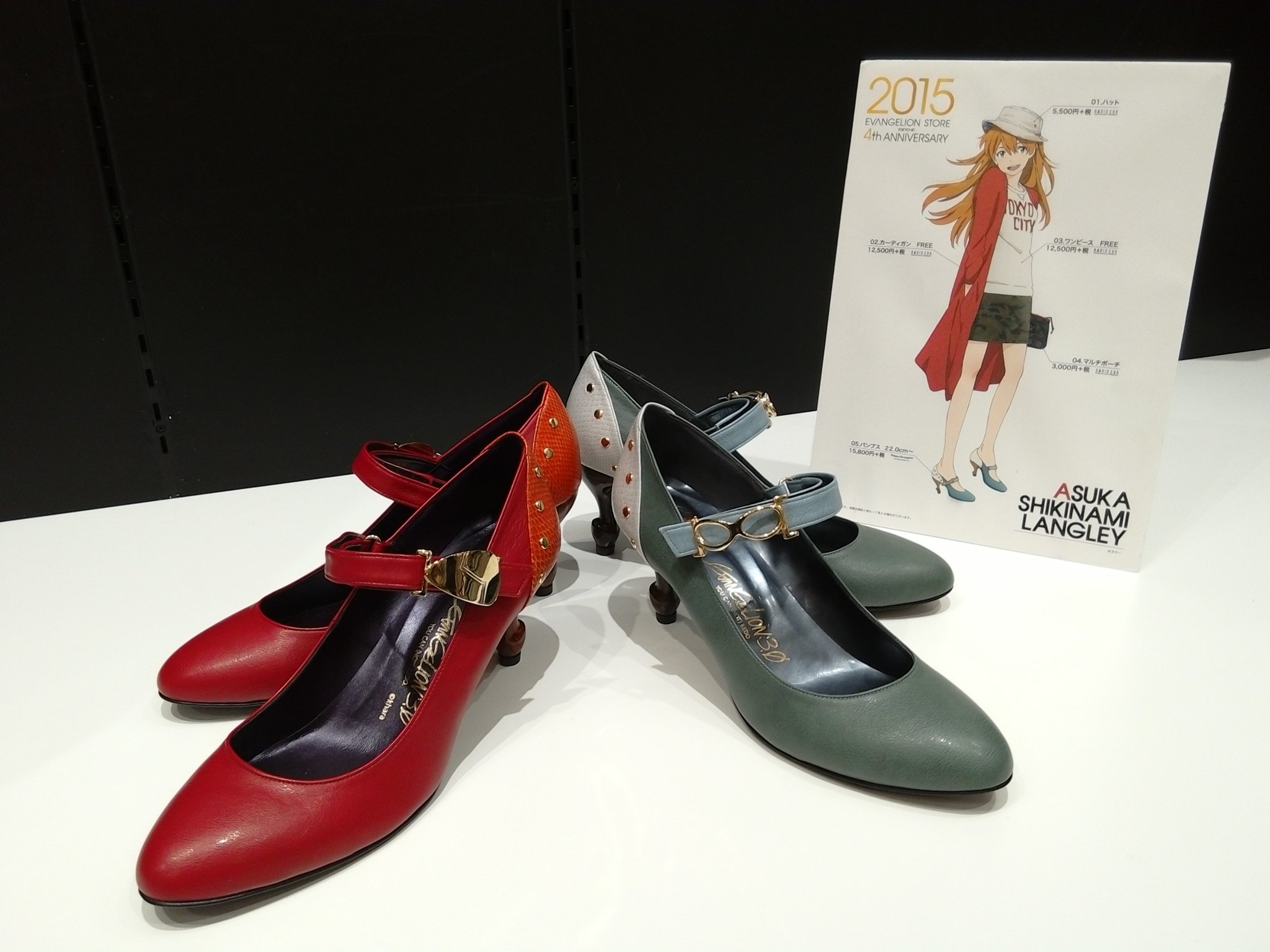 エヴァンゲリオンストア東京01 池袋 商品情報 Supergroupiesからeva ちゃけちょけのコラボ第2弾 式波 アスカ ラングレーモデル 真希波 マリ イラストリアスモデルのパンプスが発売中 猫脚ヒールがとってもキュート