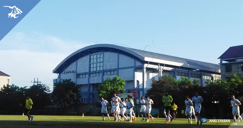 simamaung's tweet photo. Latihan #Persib di lapangan Nanggala, Surabaya https://t.co/nBg9EiekgB