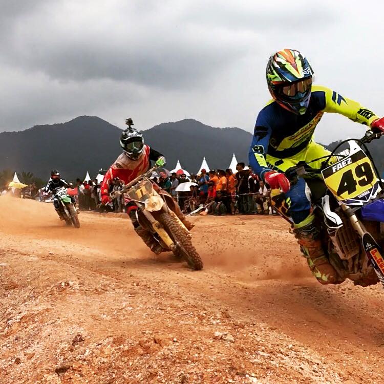 BeliaJohor's tweet photo. #JOYDEC Johor Motocross Series 2015 @beliabangkit @PBSDSEGAMAT @BeliaMBM  https://t.co/YJDqBWTVjL https://t.co/ntTSo8r5qp