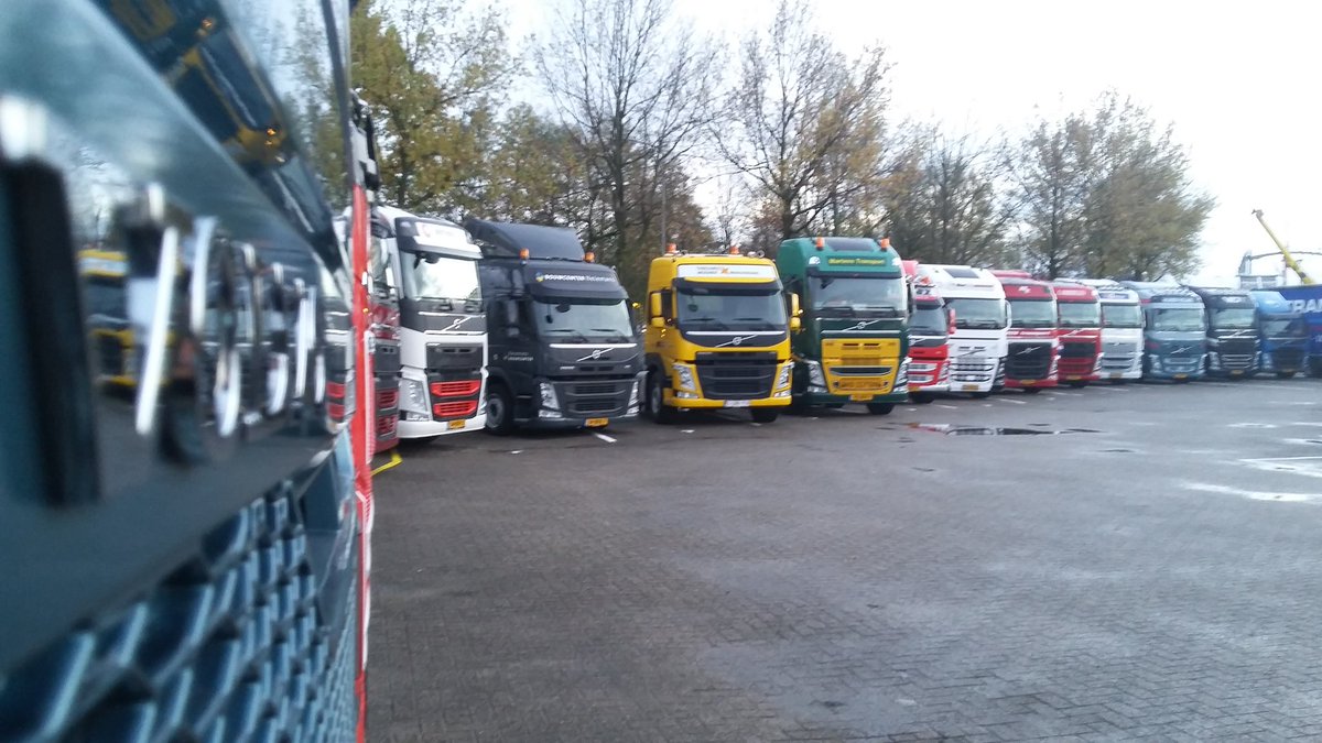 dwit1234's tweet photo. Last saterday at @bluekens #bluekens #volvo @VolvoTrucksUK @VolvoTrucks @VolvoTrucks_de https://t.co/wmKIcwkz3a