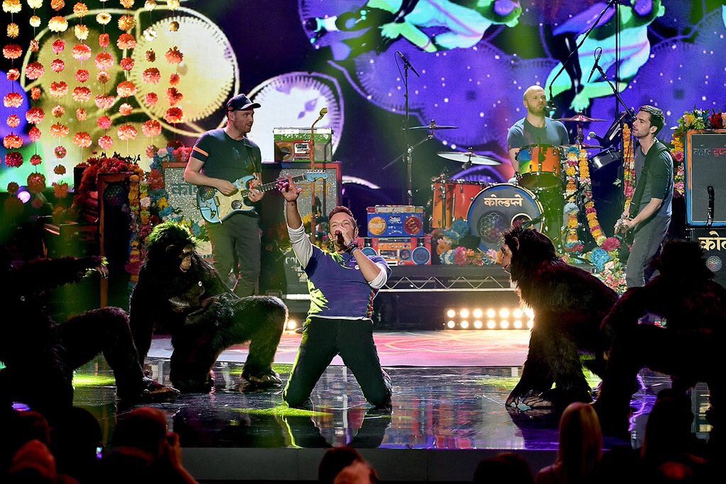IDWantsColdplay's tweet photo. Seems like Coldplay has showed an amazing performance on @TheAMAs  #ColdplayAMAs
We will share the video then :) https://t.co/bnFc8nZgkO