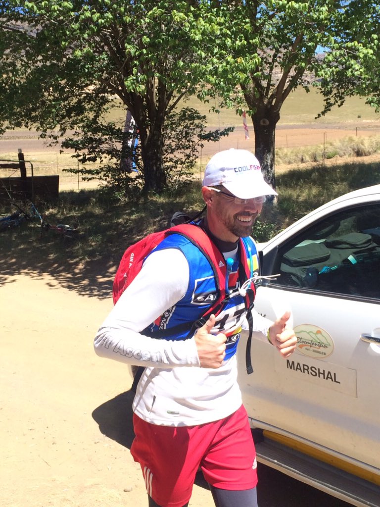 Kayak_Runner's tweet photo. All smiles and thumbs after a breathtakingly beautiful 42.2 kms #Skyrun Marathon #Moducydin #Coolflam https://t.co/gf9Vm8oLnW