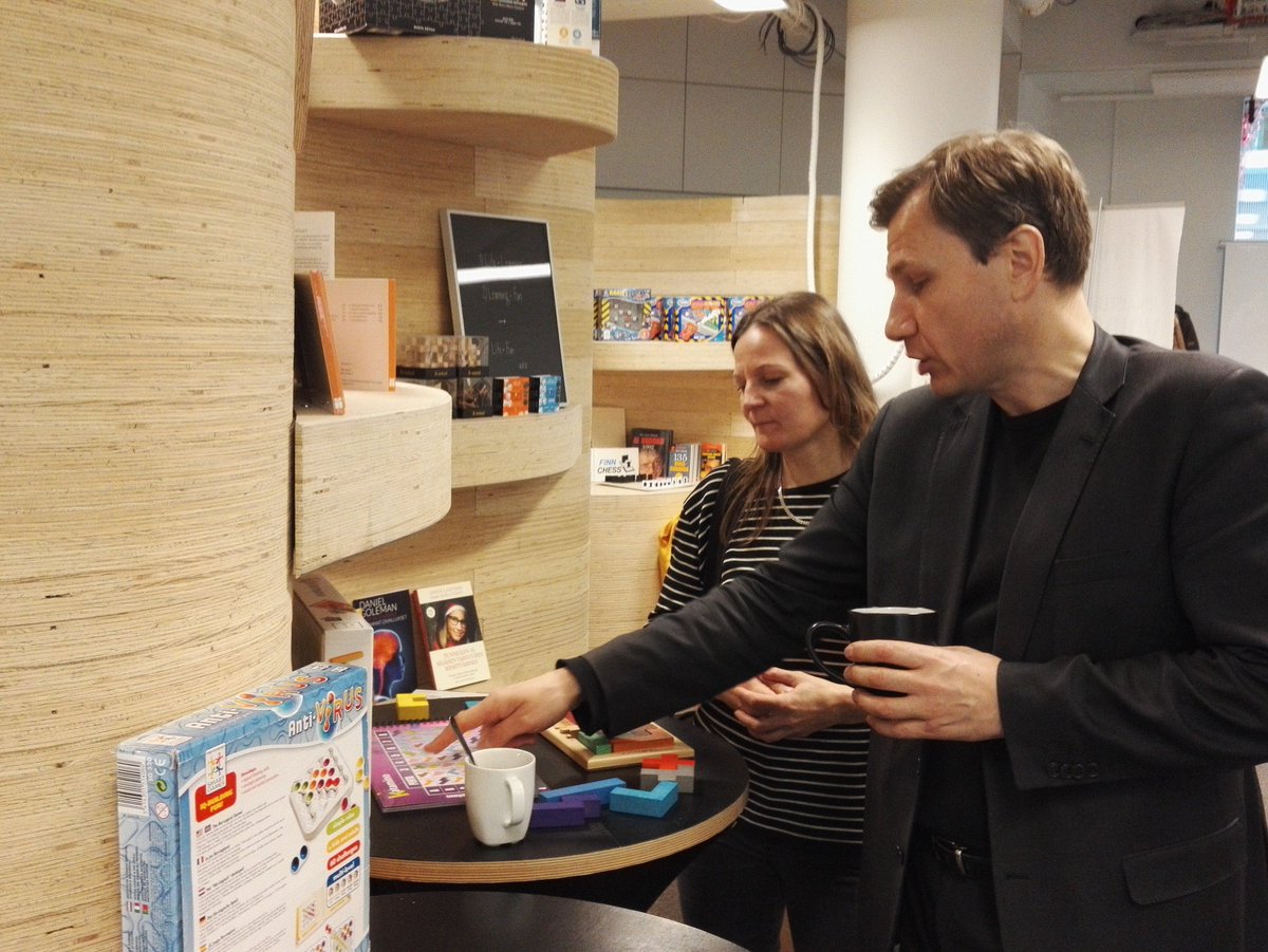 <a href="/PersonalBrainer/">Personal Brainer</a> <a href="/ReidarWasenius/">@ReidarWasenius</a> esittelemässä <a href="/aivourheilu/">Aivourheilukisat</a> lajeja <a href="/Workgoeshappy/">Work goes happy International</a> päivillä <a href="/BriimCenter/">BriimCenter</a> illä