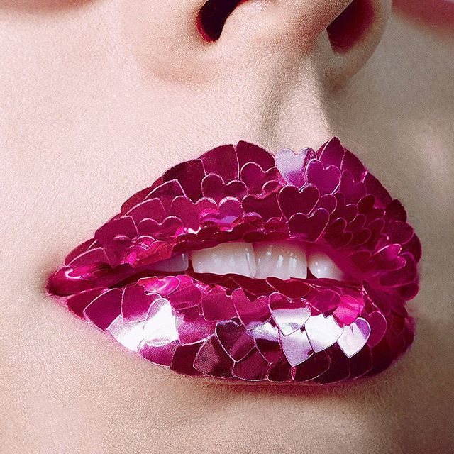SoyMazuelas's tweet photo. Labios joya, nueva tendencia ¿Si o no? 💄
#facejewelry #lipsjewelry #pinklips #heartlips #lipsmaker #lipsinspiration https://t.co/U3KxIIqEwi