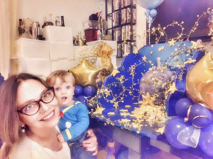 Mamma con Alessandro 💖✨ Auguri piccolo! https://t.co/aByDR0o8wY