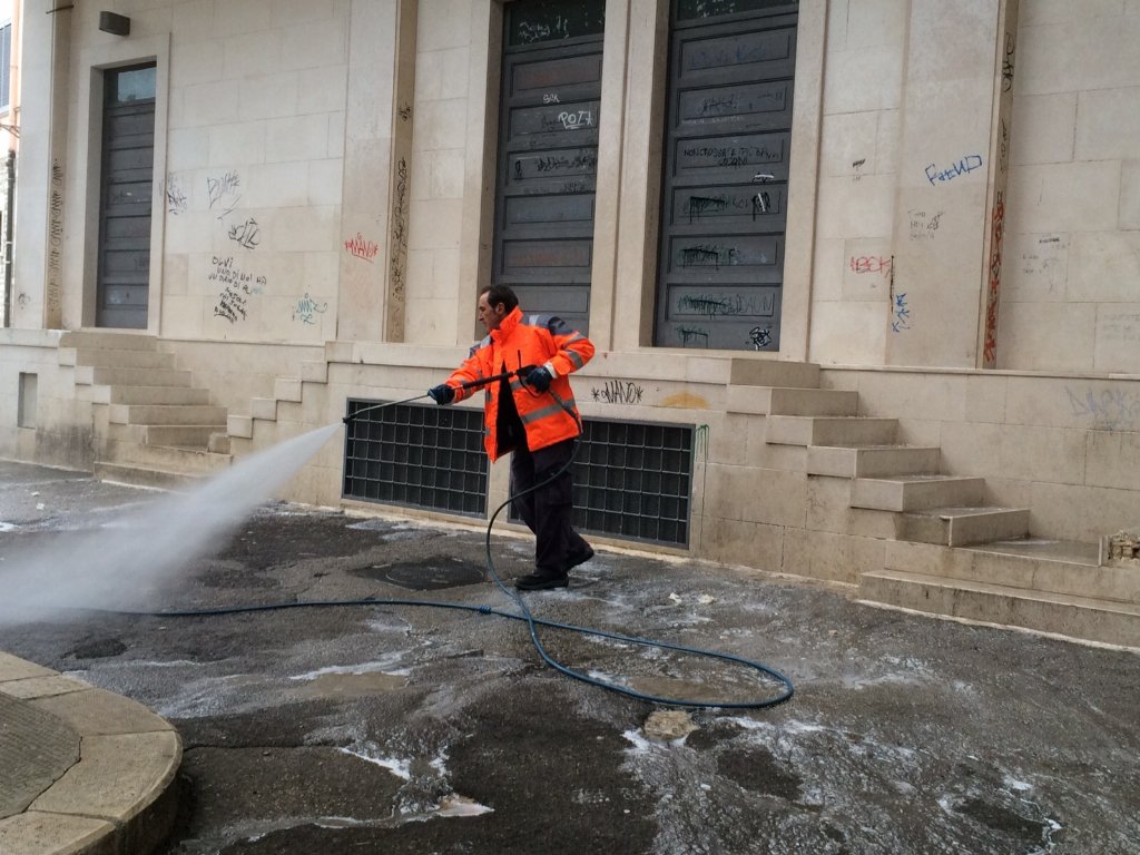 GiovaniForum's tweet photo. La nostra mattinata #serr2015 comincia presto.Ore 9:00Azioni di pulizia della cittá di #andria#puglia #serr https://t.co/aq7DyMt4Gi