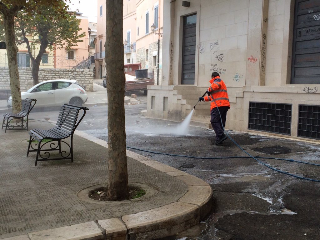 GiovaniForum's tweet photo. La nostra mattinata #serr2015 comincia presto.Ore 9:00Azioni di pulizia della cittá di #andria#puglia #serr https://t.co/aq7DyMt4Gi