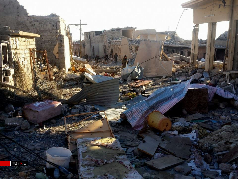 EzidiPress's tweet photo. Fighters of the #PKK walks through ruins inside #Shingal city
#Sinjar #FreeSinjar https://t.co/CEtHJr1o9K
