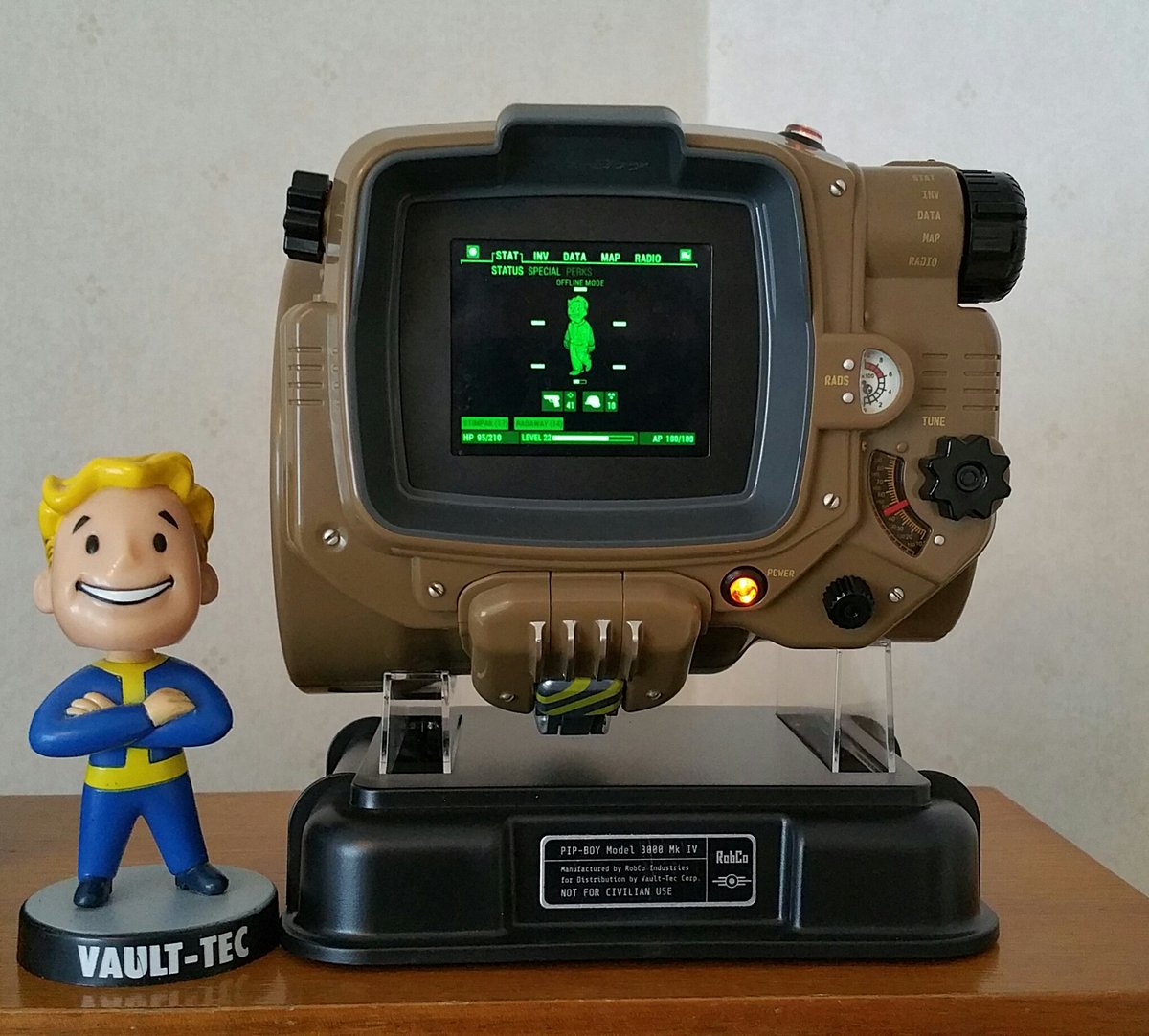 Loijas95's tweet photo. I just love this #pip-boy #Fallout4 #gaming #figure https://t.co/kbbkE1W2vj