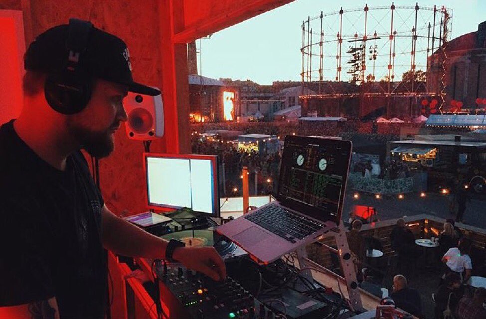 djsammyjam's tweet photo. Tb to @flowfestivalhelsinki. Quite a view from @Bassomedia x @pauligfi booth. #flow15 #bassoradio #softfocuslife https://t.co/NMFWrcRywl