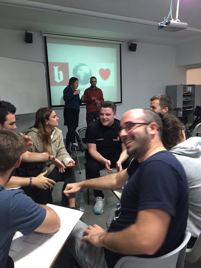 Compartint experiències amb els estudiants de Staffordshire University <a href="/BlanquernaCAFE/">Blanquerna CAFE</a> @LapicaCycling <a href="/Lapica1993/">Lapica Trips&Events</a>