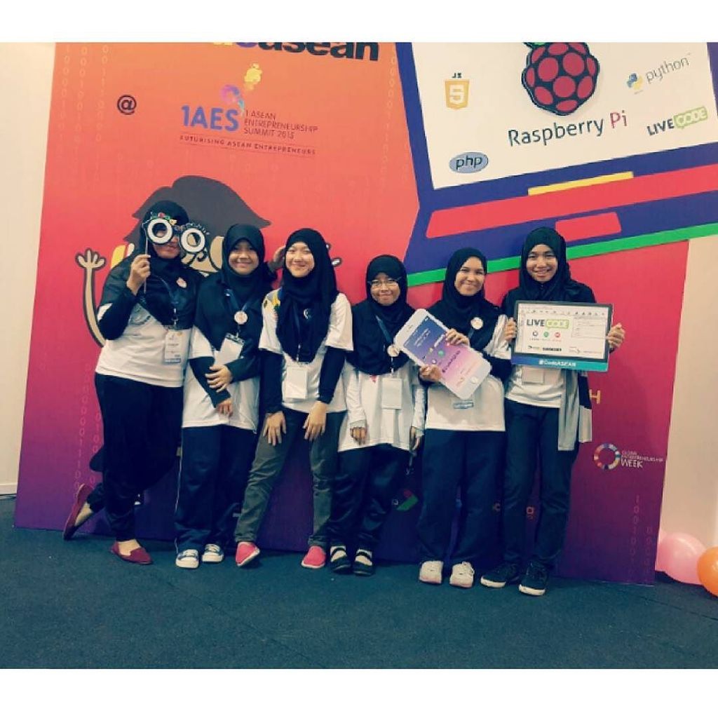 Insta_RaspPi's tweet photo. https://t.co/msT2PhqQ4f - Grup paling bising. Hahahahahahahahahaahha #codeasean #1aes2015… https://t.co/KDEjaQHBRb https://t.co/x8vd9IaAPW