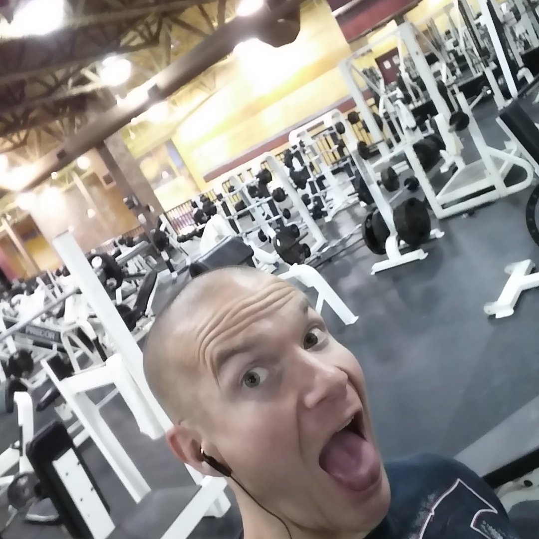 BrianStiffler's tweet photo. Those moments when you have the gym all to yourself!! #NoDistractions #HitItStrong https://t.co/mhMqMl6oDG